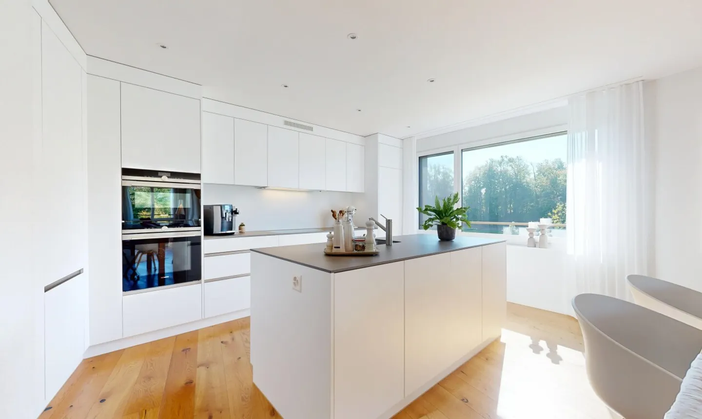 Spacious living with plenty of light and a wonderful view of greenery - Photo 5 of 11