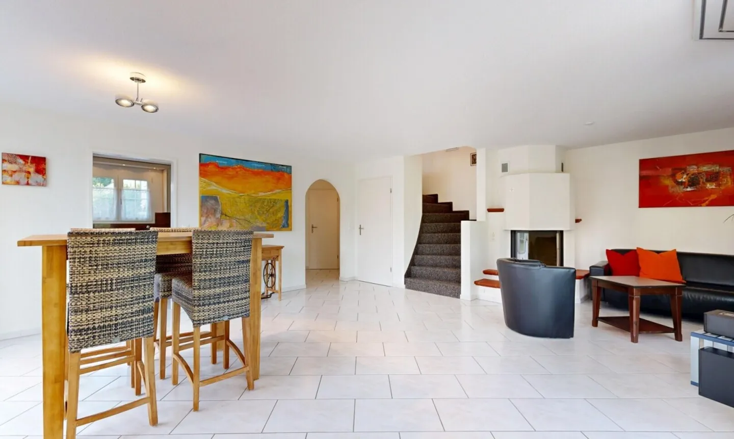 Well-maintained 6.5-room semi-detached house with large garden in Otelfingen - Photo 3 of 11