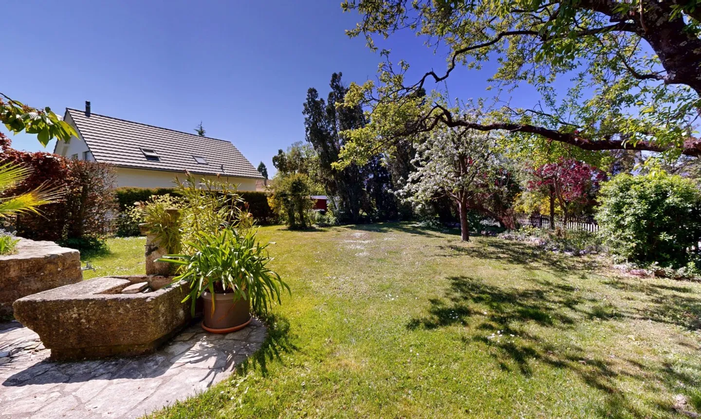 Architect-designed villa with large garden and unique potential! - Photo 5 of 11