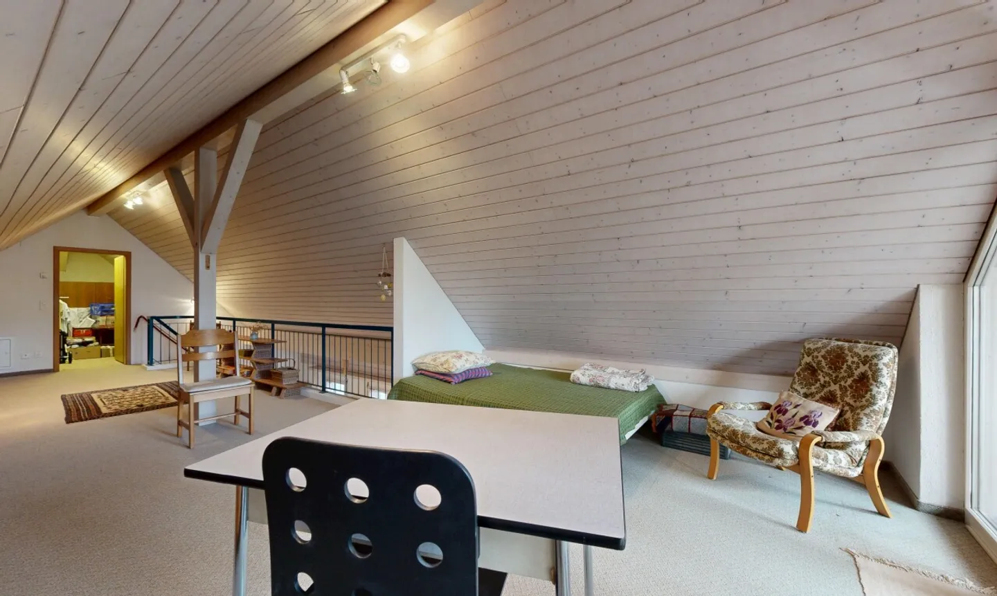 Exclusive penthouse maisonette with large terrace and development potential - Photo 10 of 13