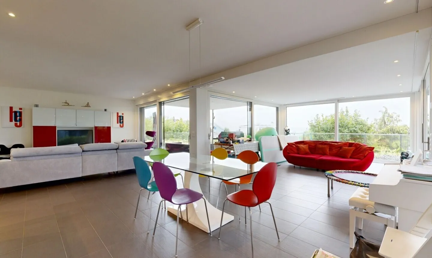 Wohnen mit Weitblick – 4.5-Zimmer-Terrassenwohnung mit Doppelgarage - Photo 3 sur 11