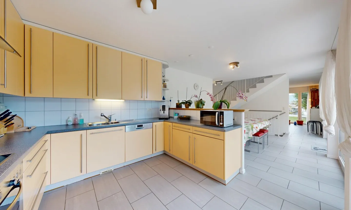 Spacious 6.5-room villa with landscaped garden in Cernier - Photo 8 of 11