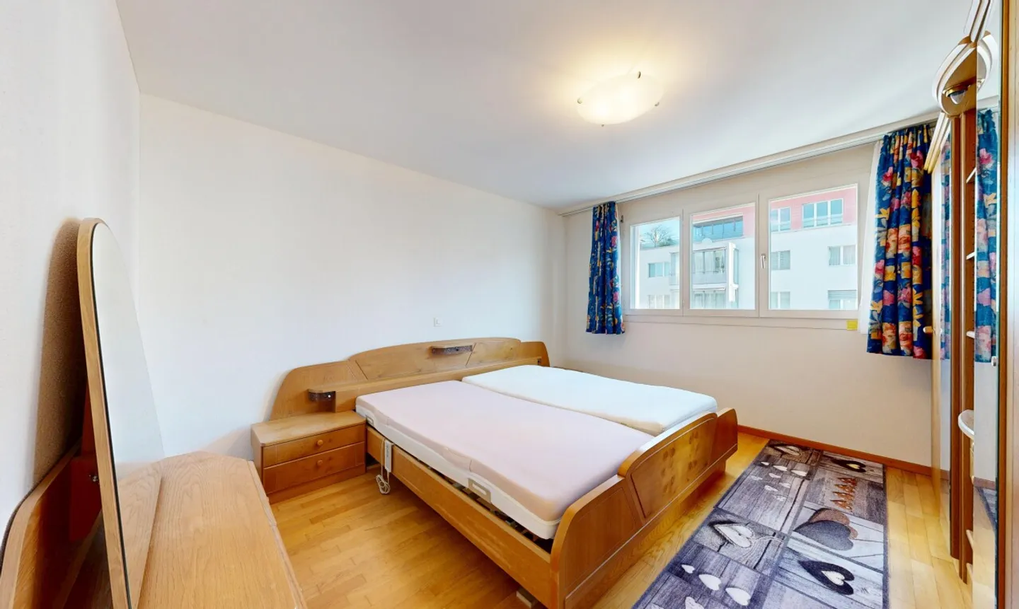 Appartamento luminoso 4.5 locali a Rotkreuz - Foto 7 di 11