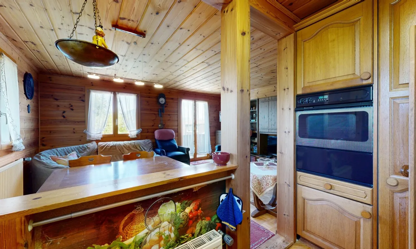 Casa unifamiliare con carattere di chalet. Posizione soleggiata con vista ampia - Foto 7 di 11