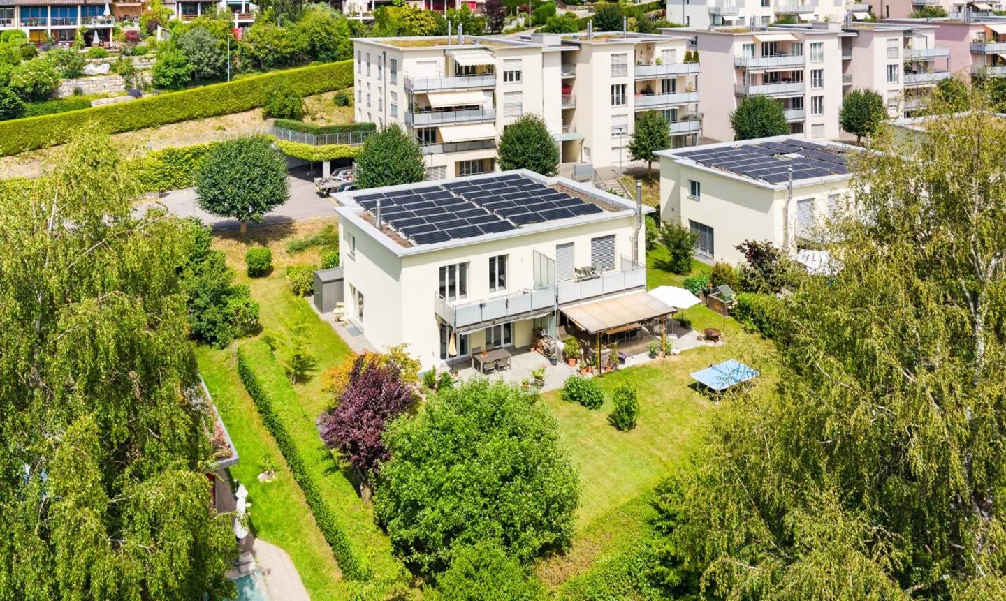 Familienfreundliche Doppelhaushälfte mit grossem Garten - Foto 1 di 11