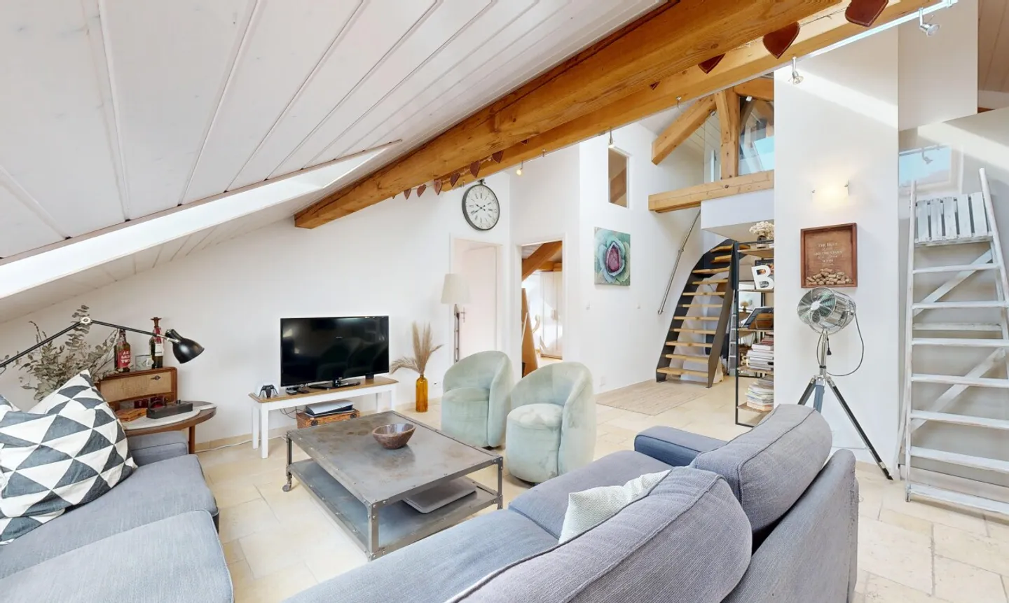 "Coup de coeur" Apartment - Top Floor in the Center of Lausanne - Photo 3 of 11