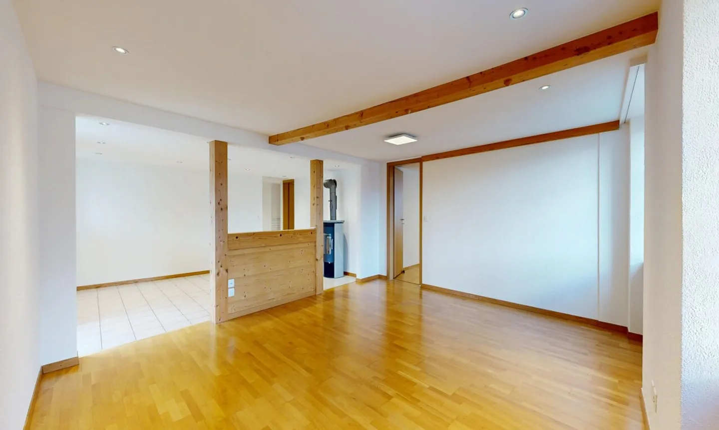 Charmante und grosszügige 3.5-Zimmer Wohnung mit privatem Garten! - Foto 9 di 11
