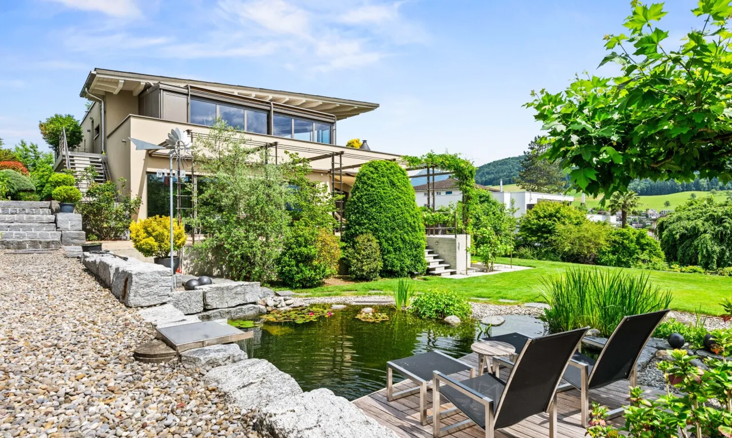 Exklusive Villa mit Wellnessbereich und Panorama-Aussicht - Foto 2 von 11