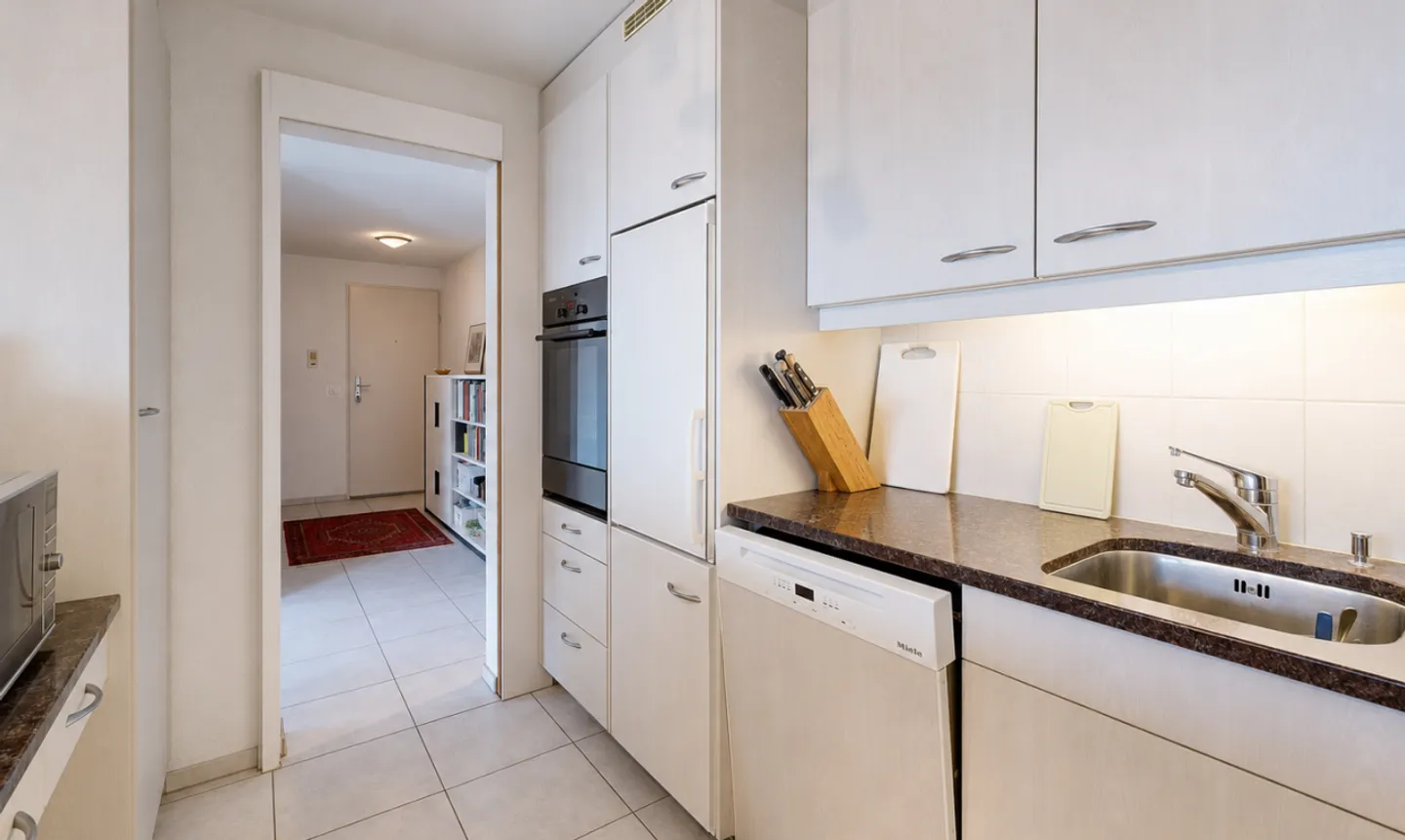 Well-maintained 3.5 room apartment with fireplace and balcony - Photo 4 of 11