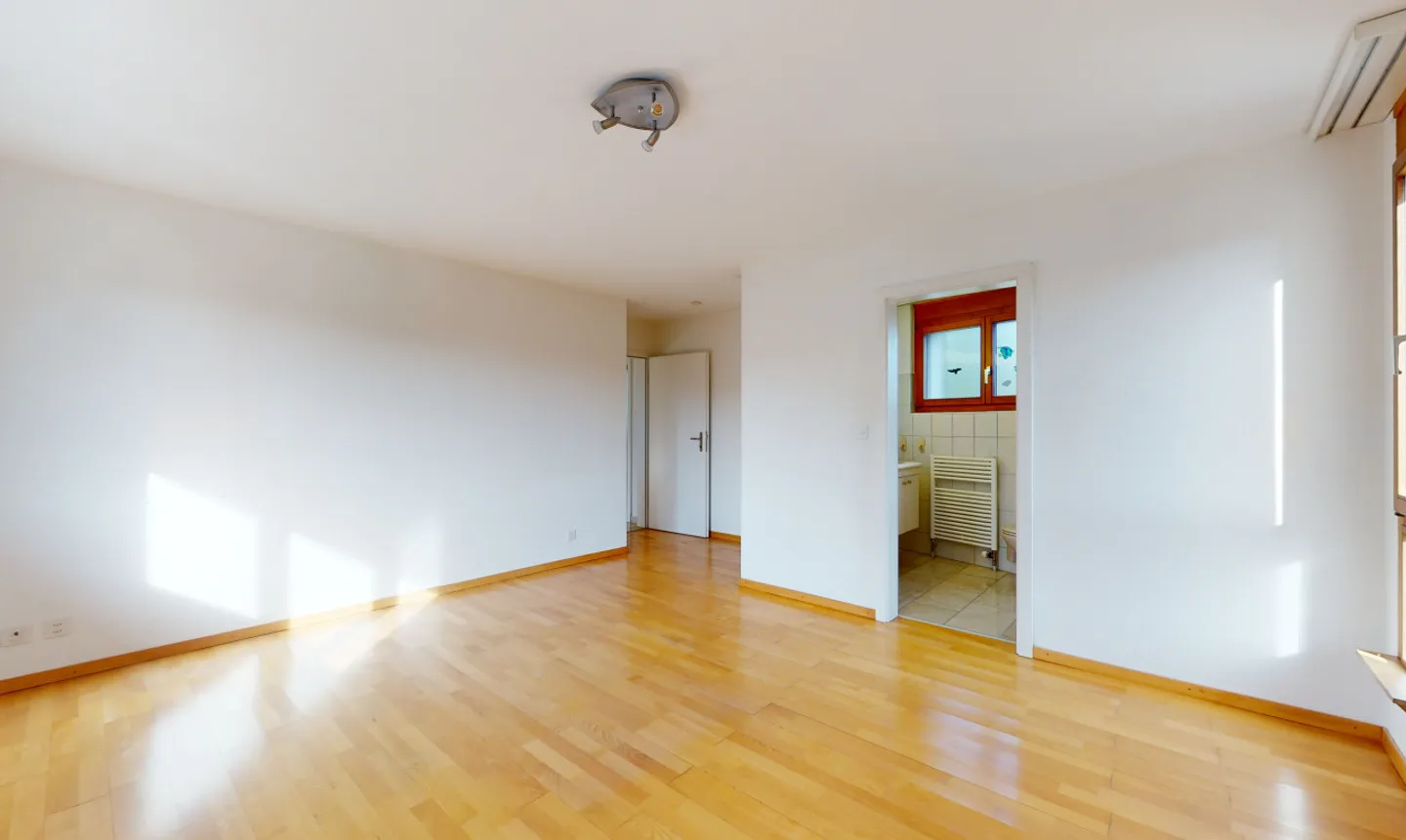 Appartamento elegante con 4 stanze, giardino d'inverno e stufa svedese - Foto 10 di 13