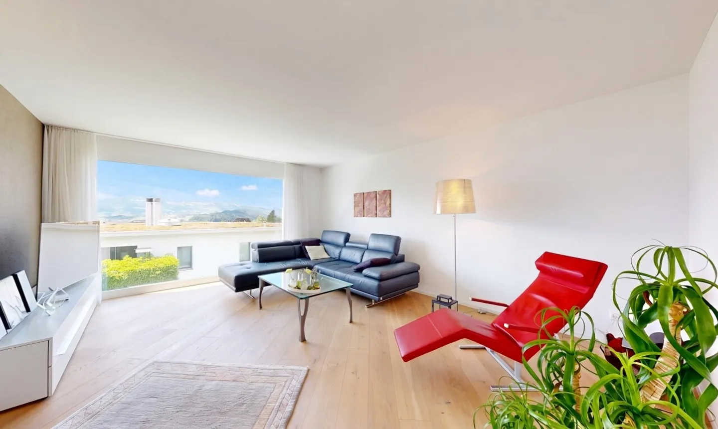 Luxurious 4.5-room apartment with breathtaking unobstructed views - Photo 2 of 11