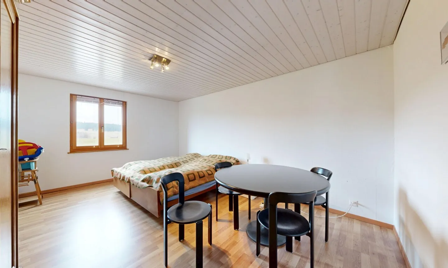 Freistehendes Haus von ca. 380 m², großes Grundstück und Bergblick - Foto 9 von 11