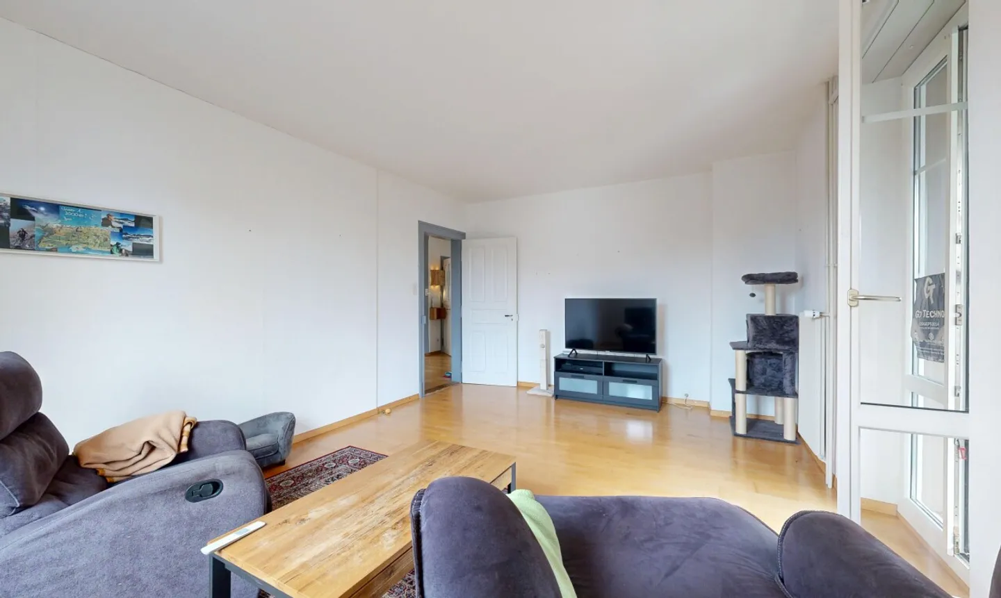 Ampia casa bifamiliare con carattere e potenziale - Foto 8 di 11