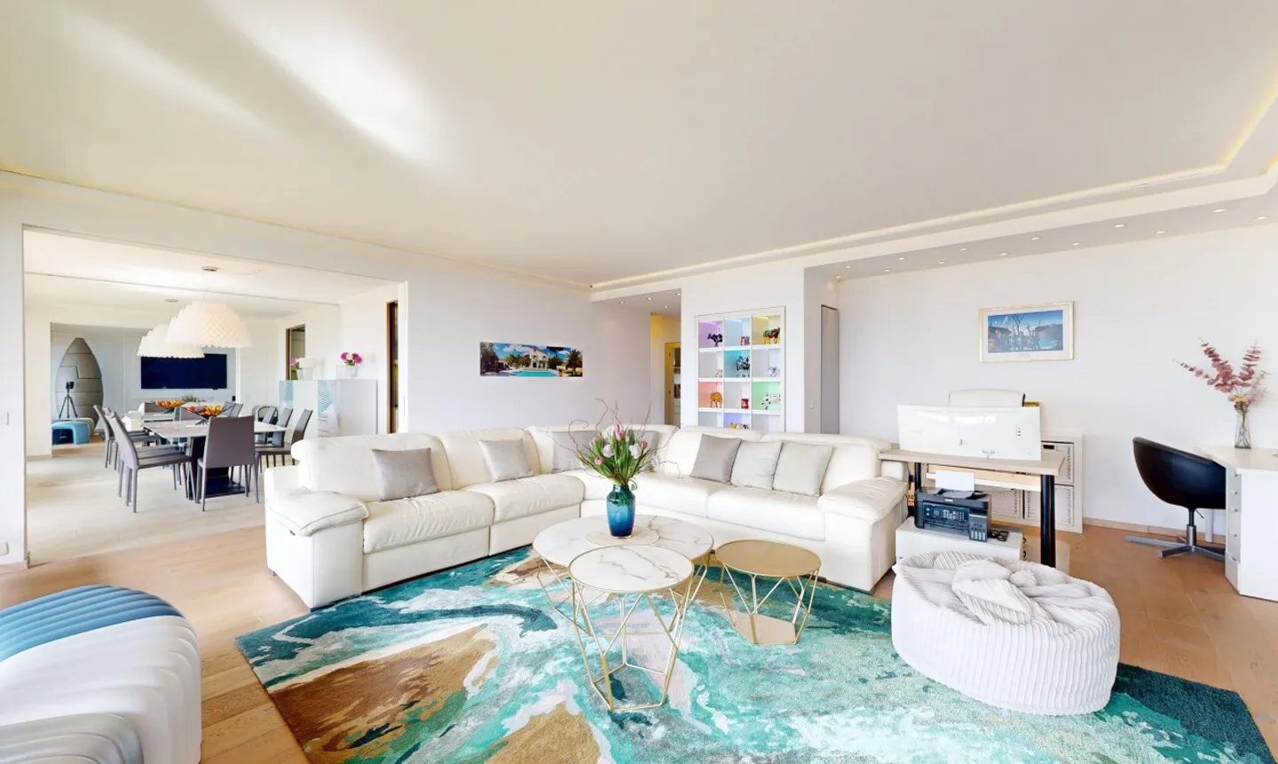 Large 4.5-room apartment with panoramic lake view in Pully - Photo 2 of 11