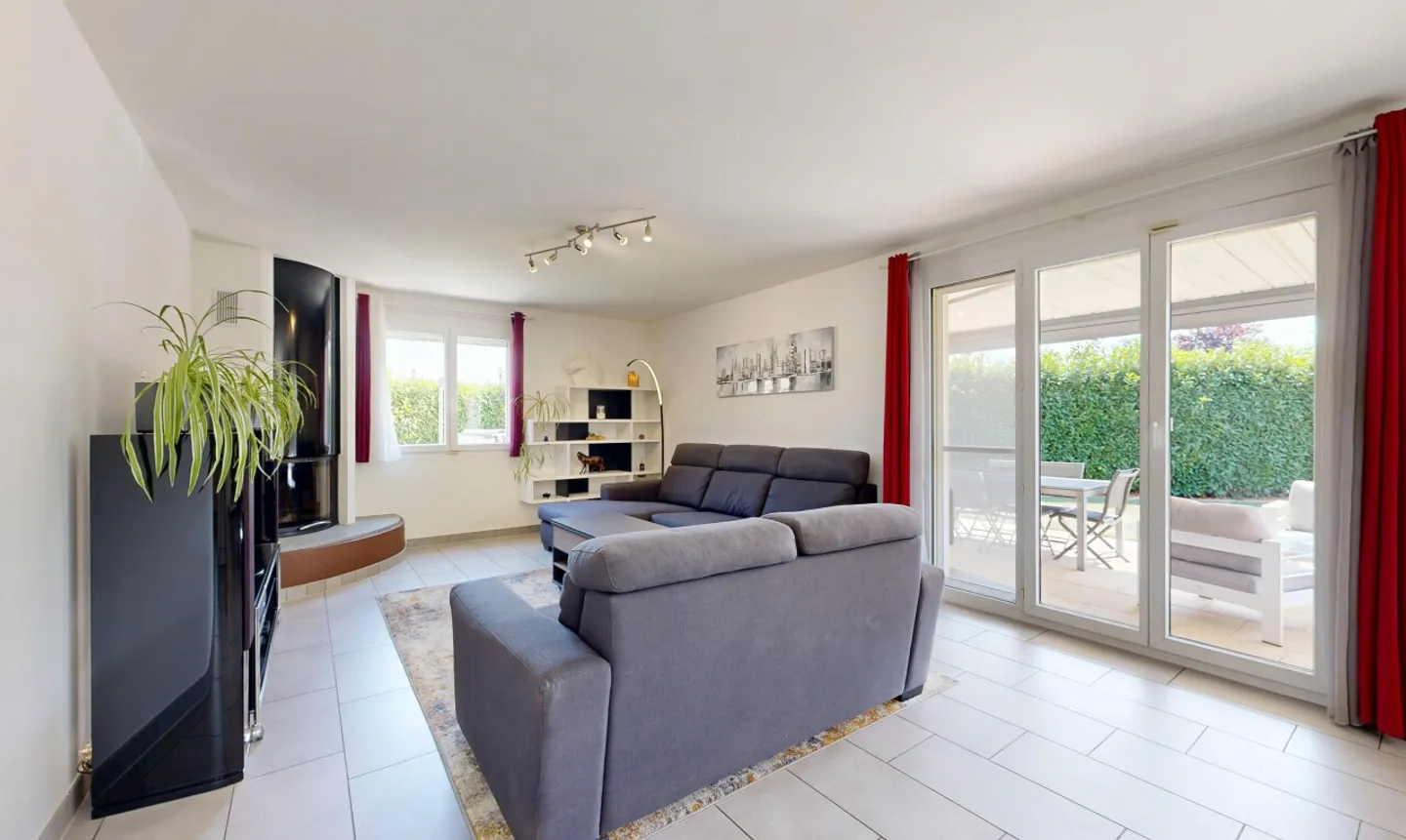 Superbe maison individuelle de 5.5p avec piscine chauffée - Photo 3 sur 13