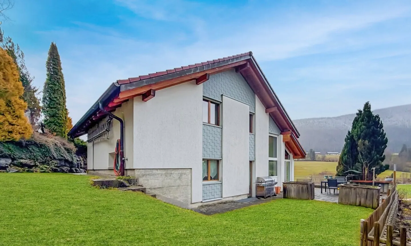 Una villa immersa nella luce, sospesa tra cielo e montagne - Foto 3 di 11