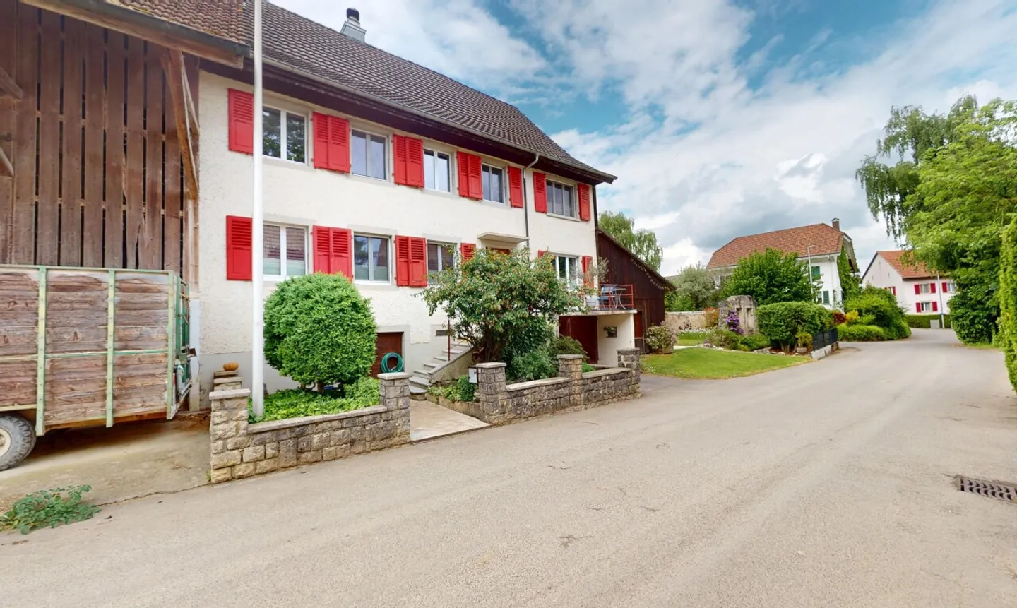 Casa unifamiliare storica del 1850 – Molto spazio, potenziale e futuro - Foto 2 di 13