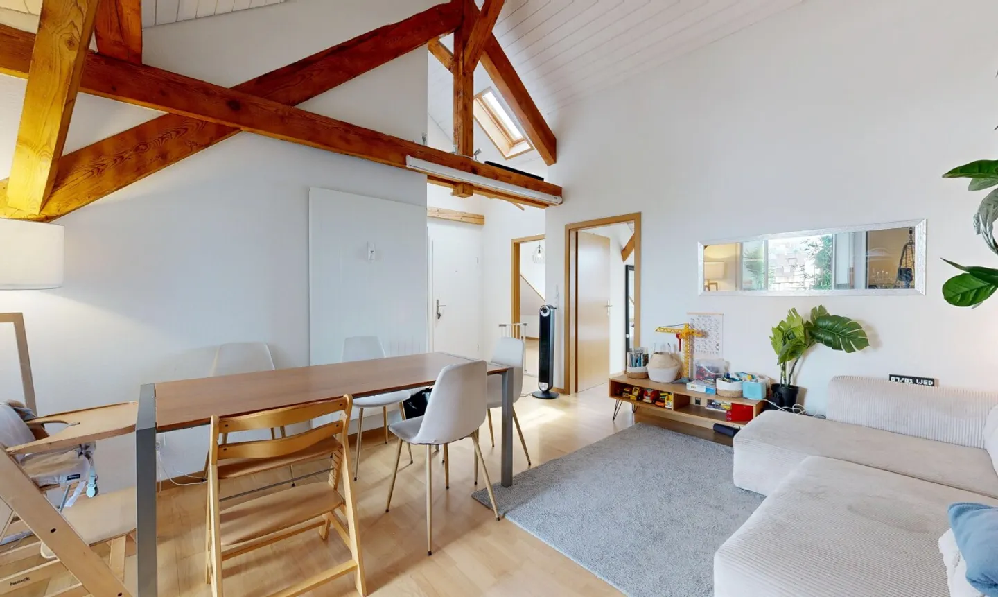 Charmante appartement sous les combles de 3,5 pièces avec balcon dans un endroit calme à Bâle - Photo 1 sur 11
