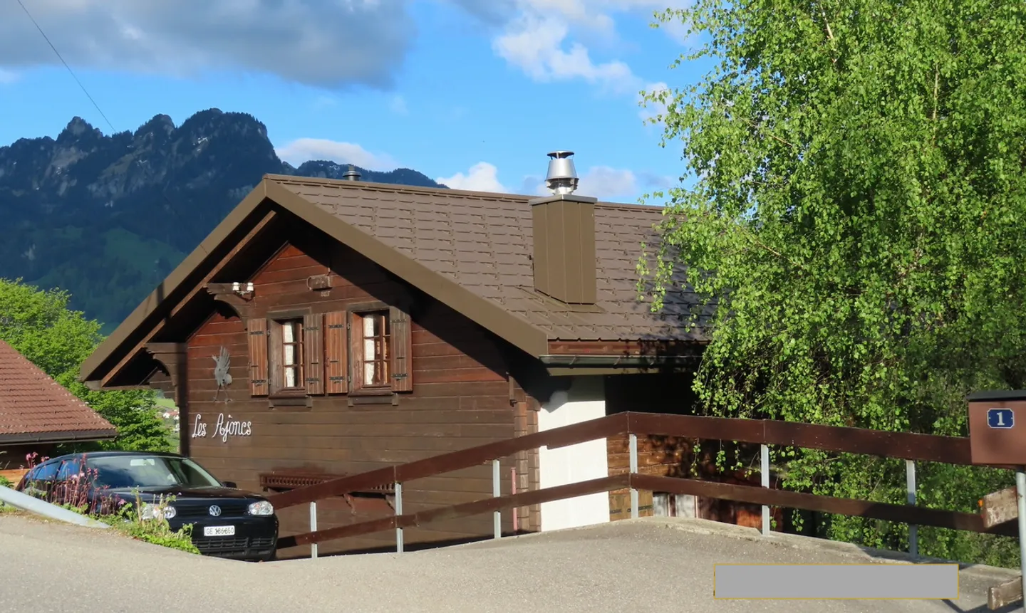 Bucolic Chalet mit Panoramablick auf den Montsalvens-See - Foto 2 von 11