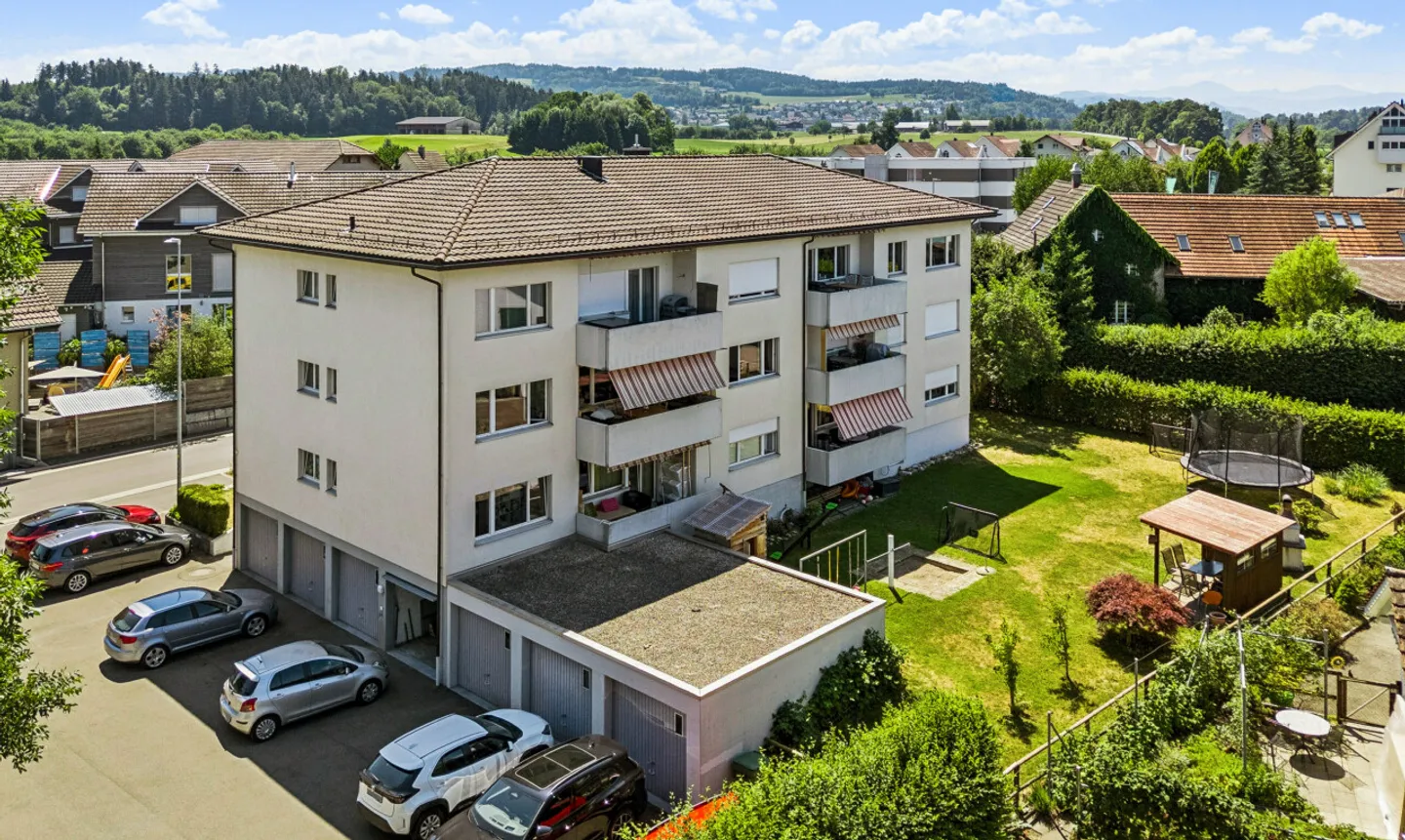 Well-maintained multi-family house with 9 apartments in Schwarzenbach SG - Photo 2 of 11
