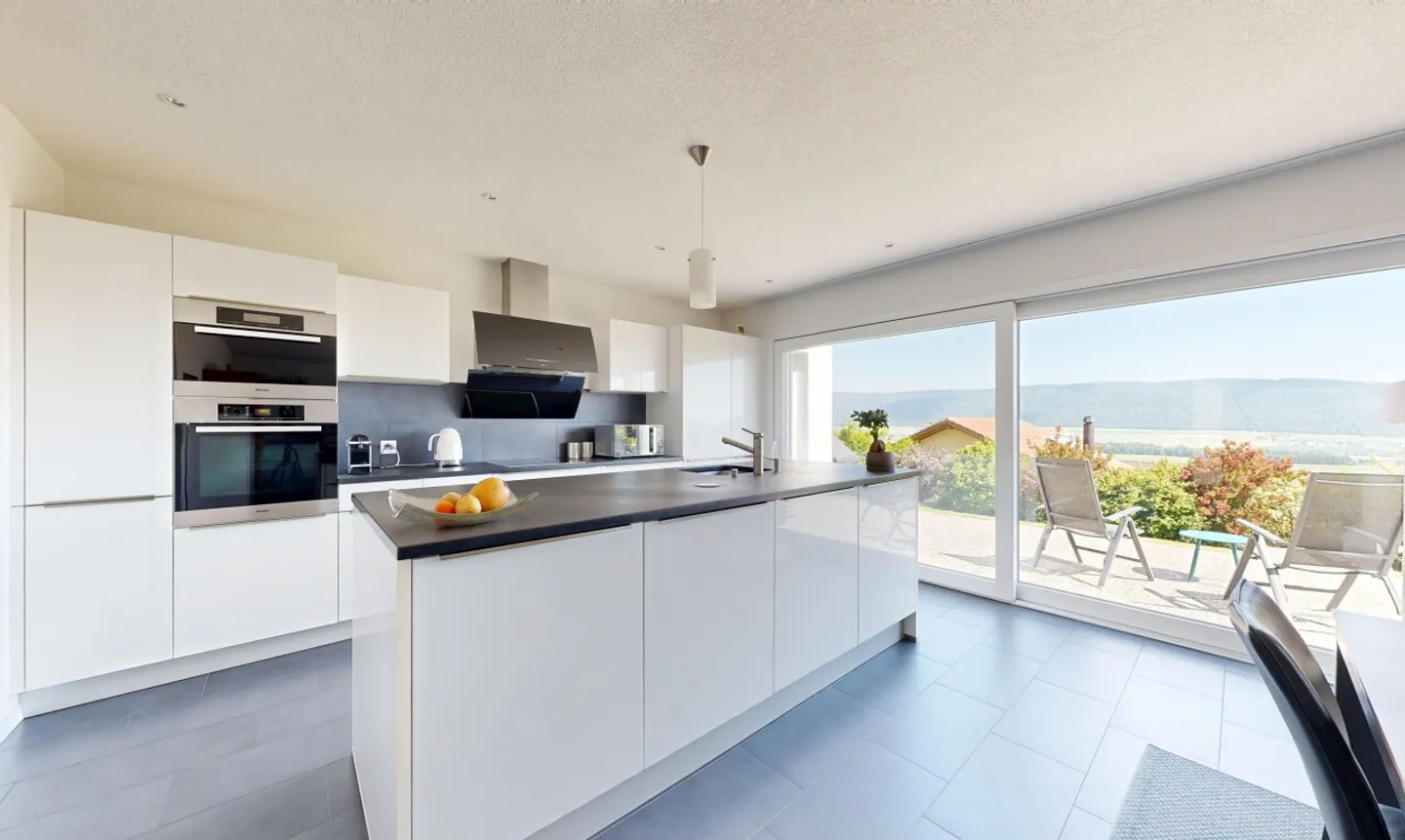 Family home with garden and panoramic mountain view - Photo 5 of 13