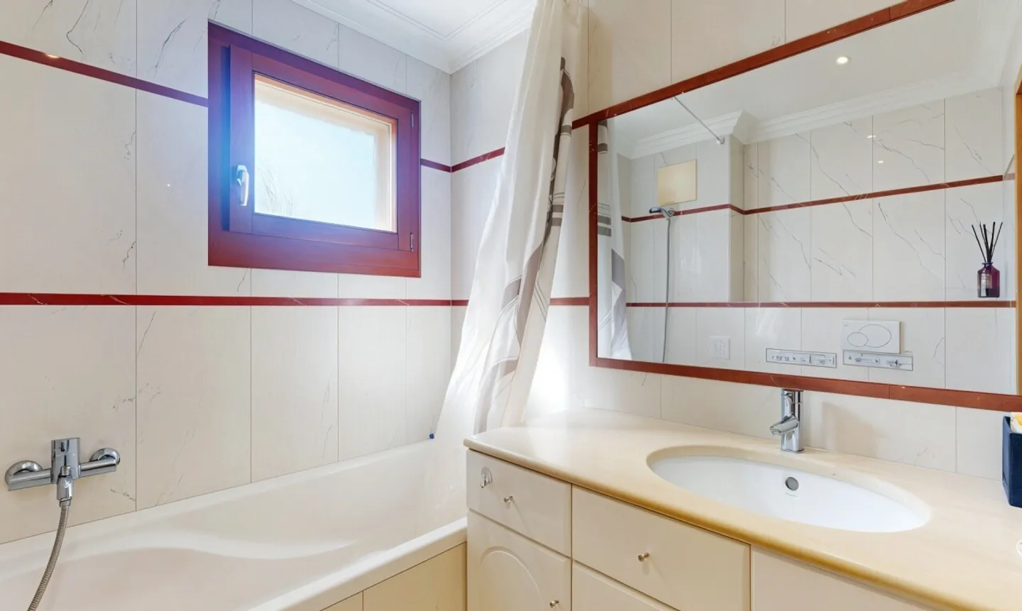 Familienvilla mit 4 Schlafzimmern, 3 Etagen, Natur und Ruhe in Chancy - Foto 8 von 13