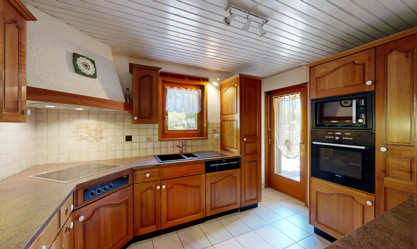 Splendida villa familiare a Bex: spazio e potenziale insospettato! - Foto 5 di 13