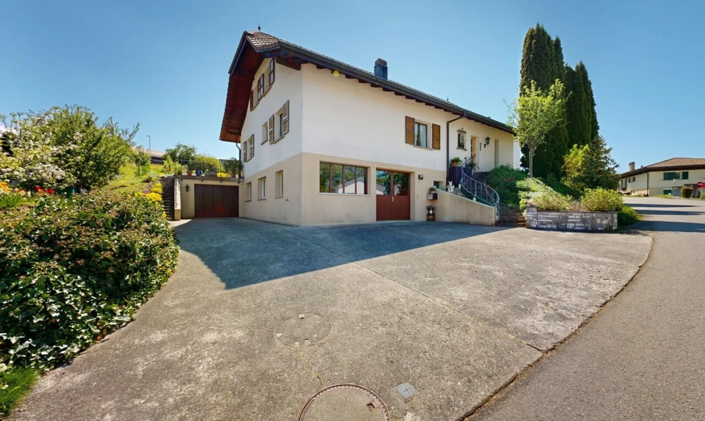 Maison spacieuse avec atelier/studio et jardin ensoleillé - Photo 1 sur 11