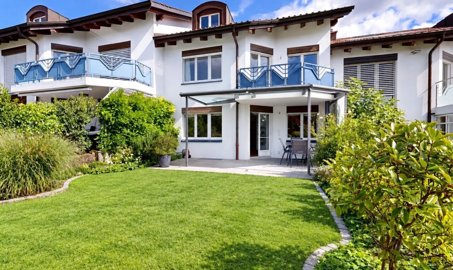 Extraordinary 5.5-Room Townhouse in Prime Location - Photo 1 of 11