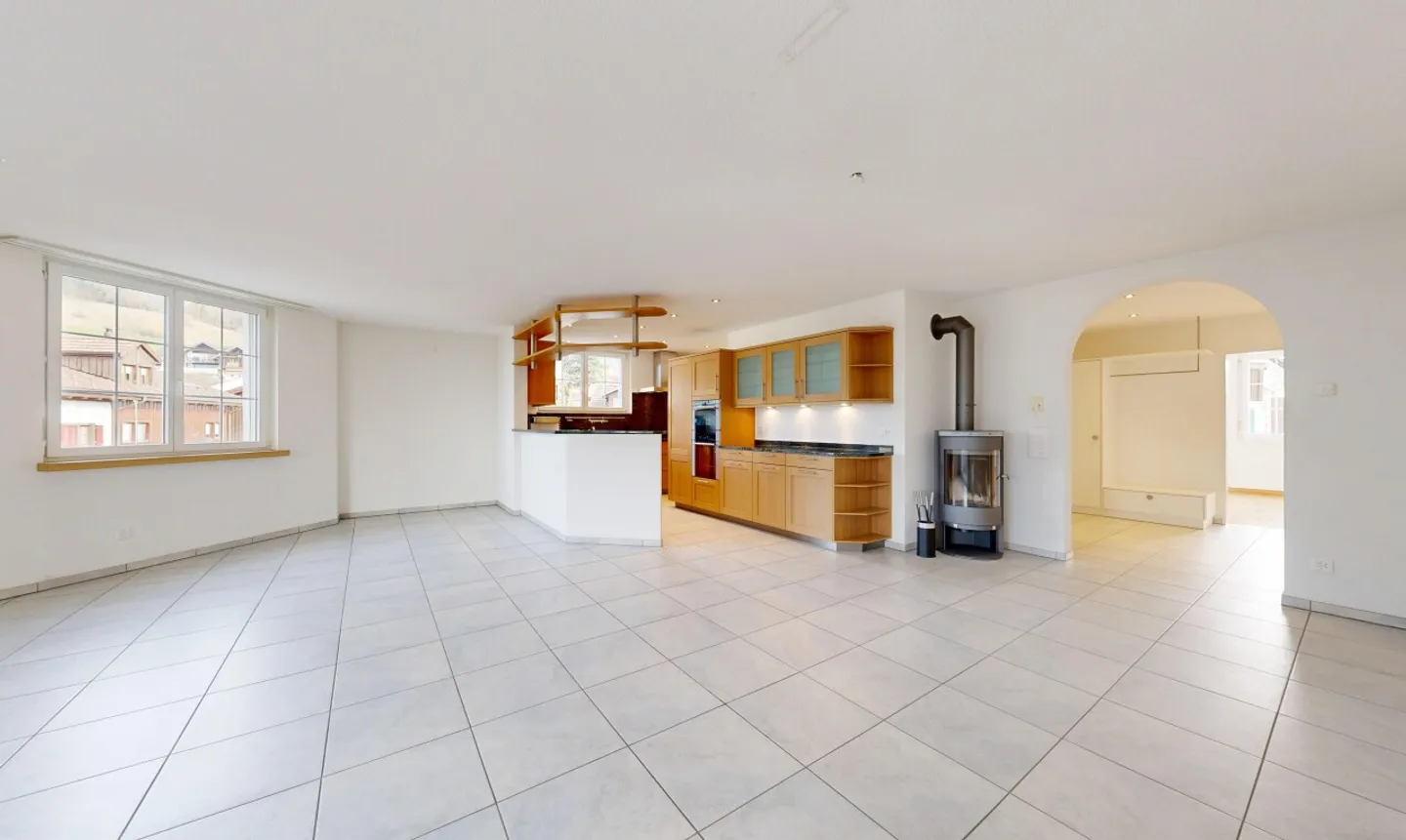 Luminoso appartamento di 4,5 stanze con balcone vetrato - Foto 4 di 11