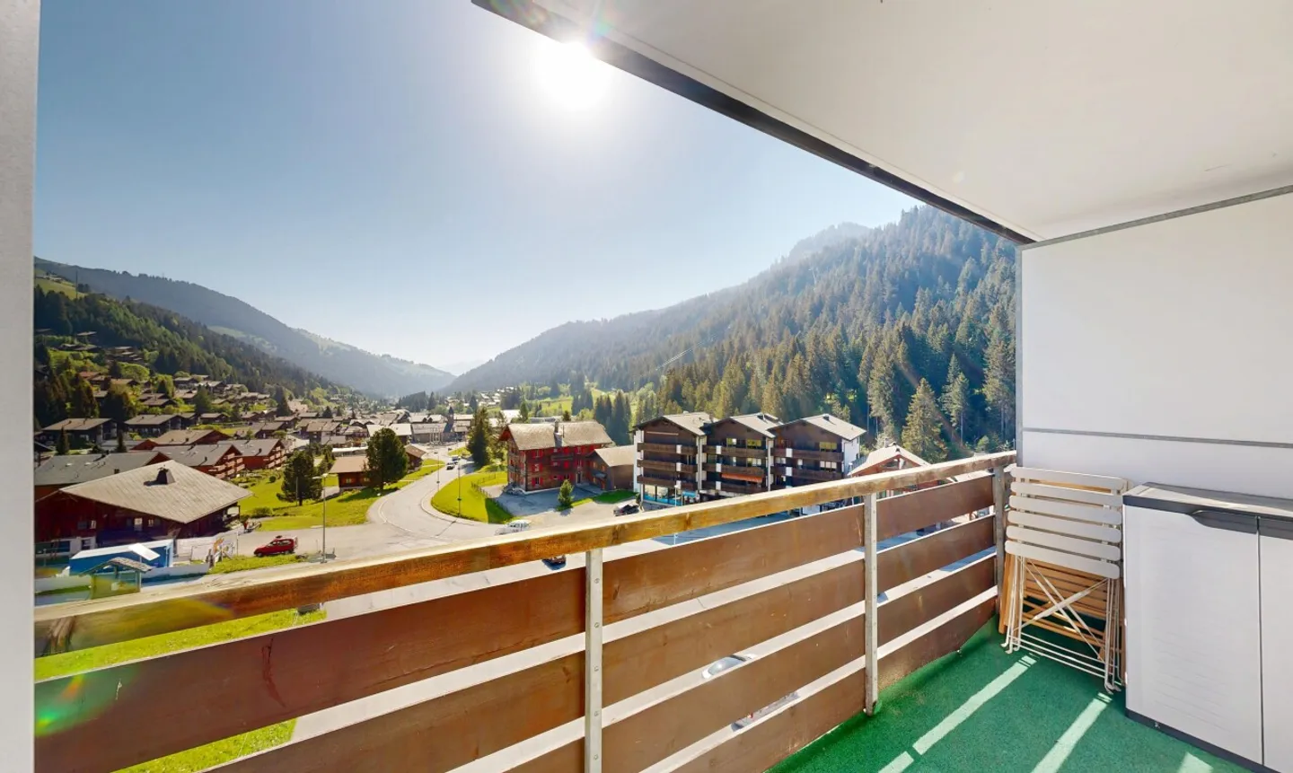 Charming Studio with Balcony - Photo 9 of 11