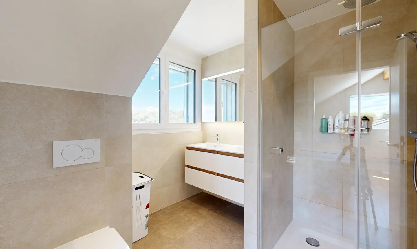 Duplex 4,5p avec jardin privatif, terrasses et vue lac - Foto 8 von 11