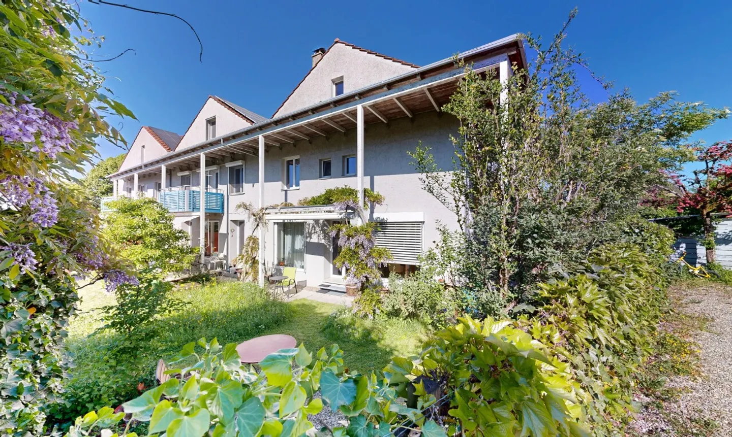 7.5-Room Corner House in Rüfenach: Plenty of Space for Family and Home Office - Photo 1 of 11