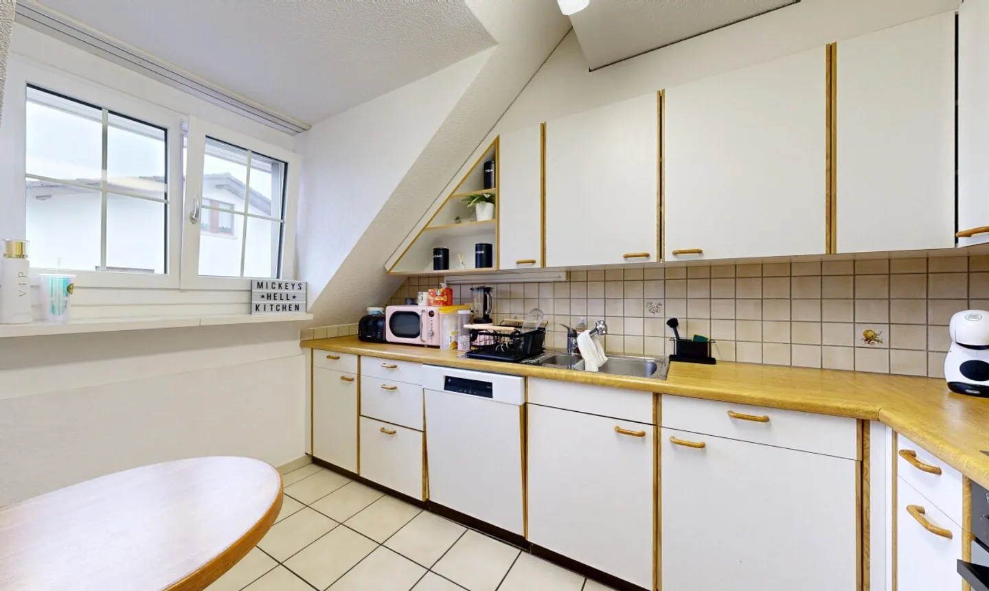 Charming 3.5-room apartment with open gallery and fireplace - Photo 7 of 11