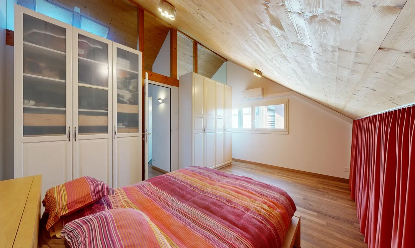 Spacious semi-detached house with garden and terraces in a quiet location - Photo 9 of 11