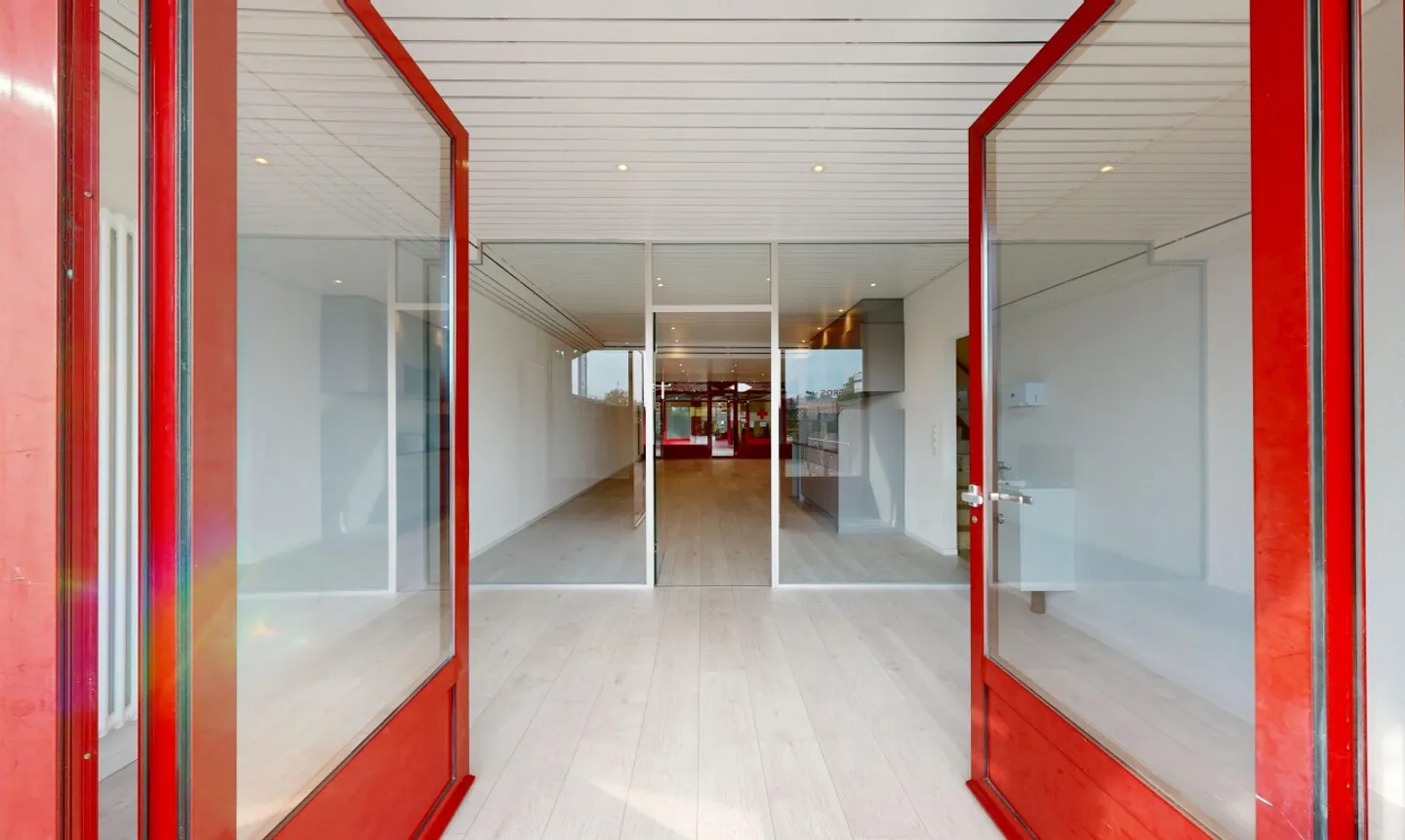 Immeuble mixte avec locaux commerciaux et appartement 3.5 pièces - Foto 2 von 11