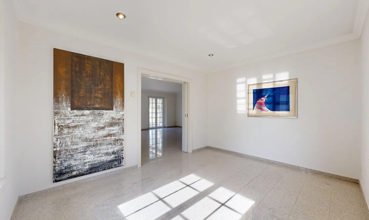 Exclusive Country House in Prime Location - Photo 8 of 13