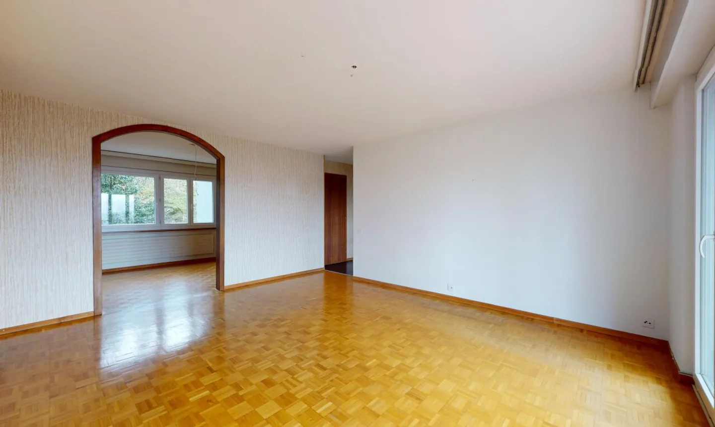 Bright 4-room apartment in the heights of the city with balcony + garage - Photo 2 of 13