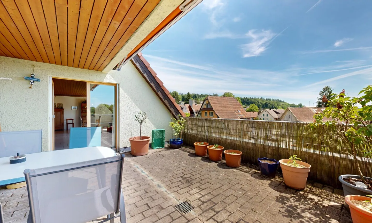 Spacieux appartement de 4.5 pièces avec cheminée et vue panoramique - Photo 4 sur 11