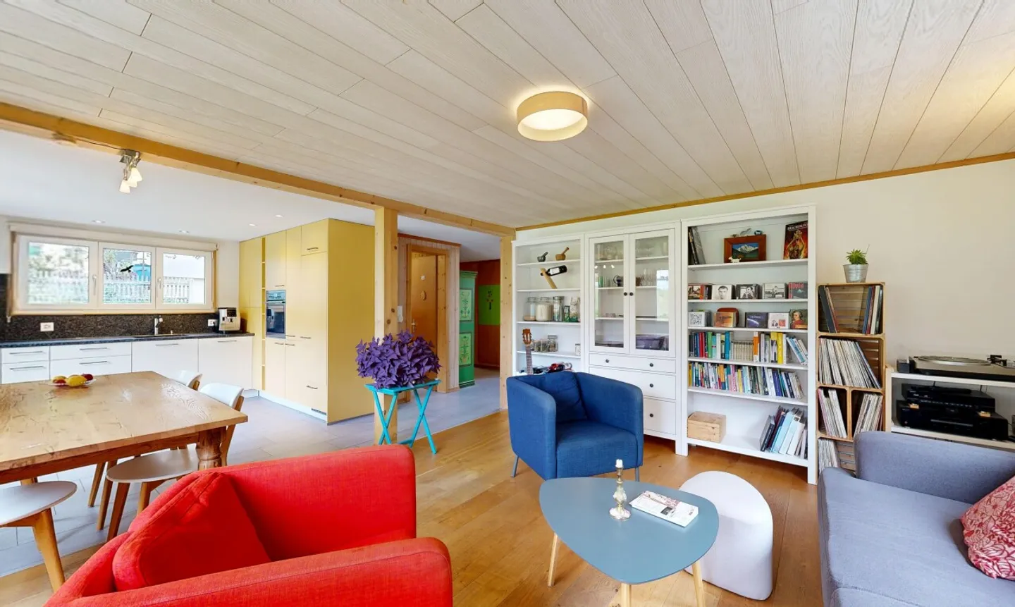 Modernisiertes EFH mit Schopf, Garten und Bergkulisse - Foto 3 von 11