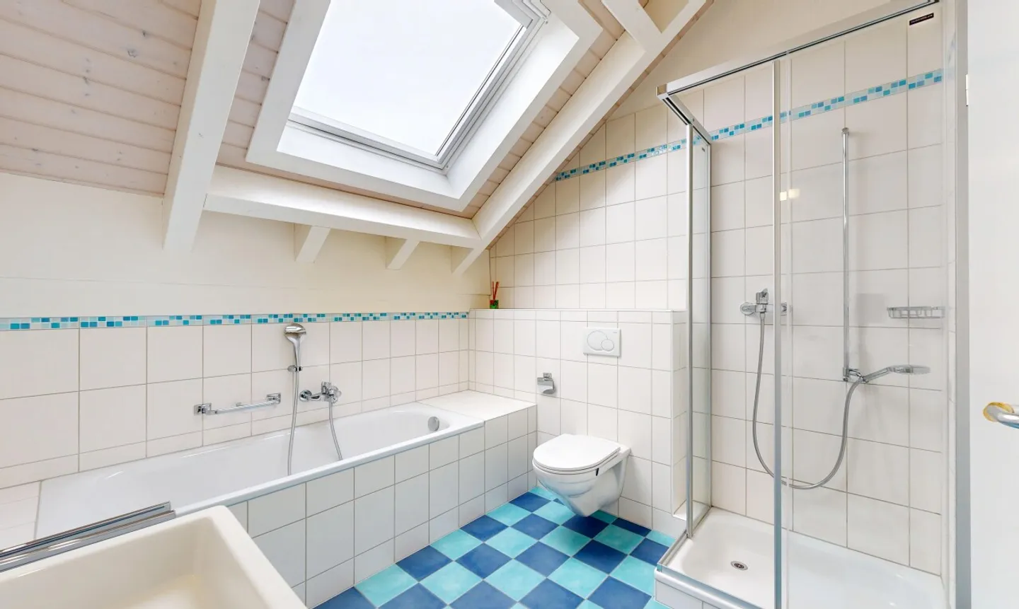 Family Home with Spacious Garden - Photo 10 of 11