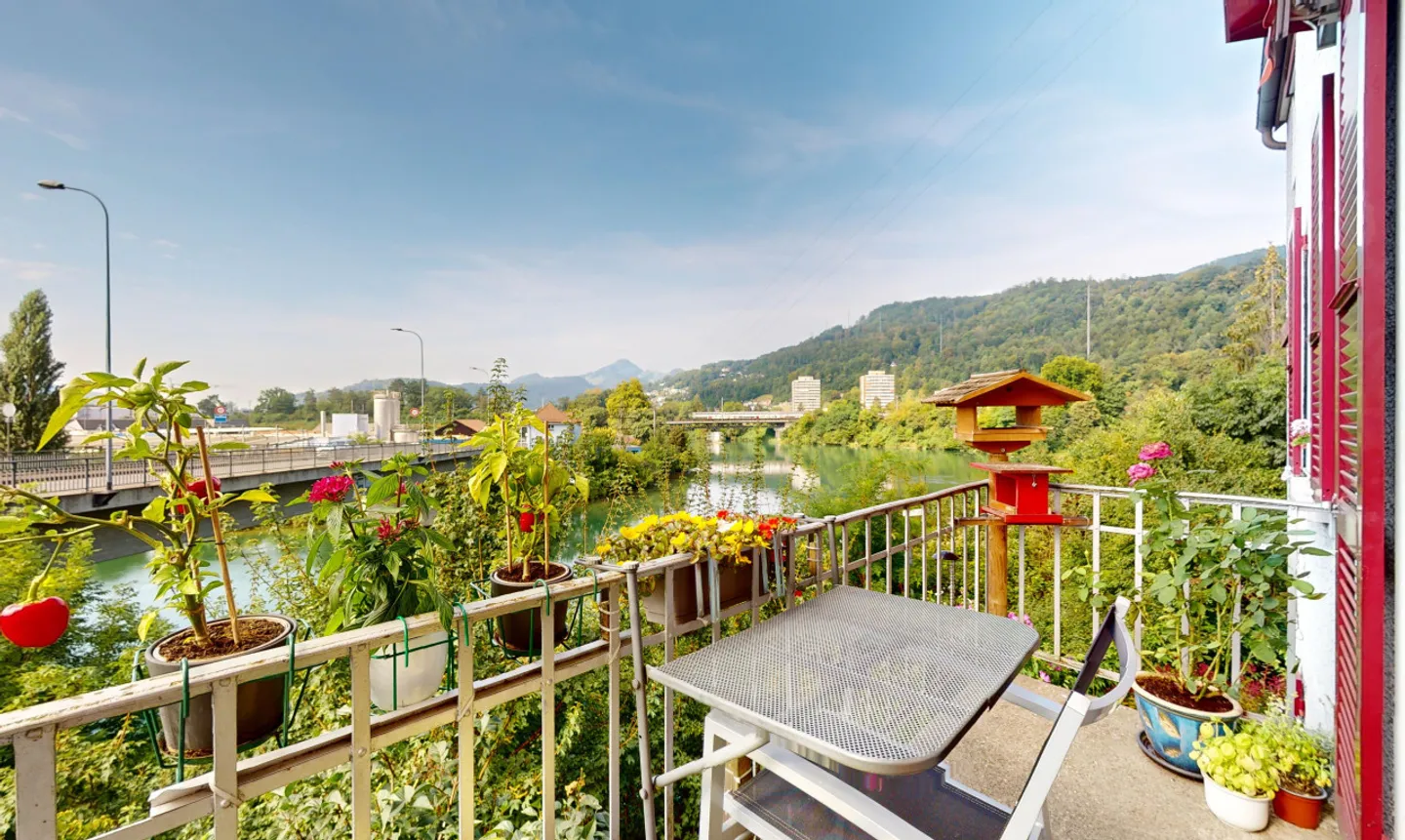 Maison individuelle de 9,5 pièces située au centre avec beaucoup de potentiel - Photo 1 sur 13