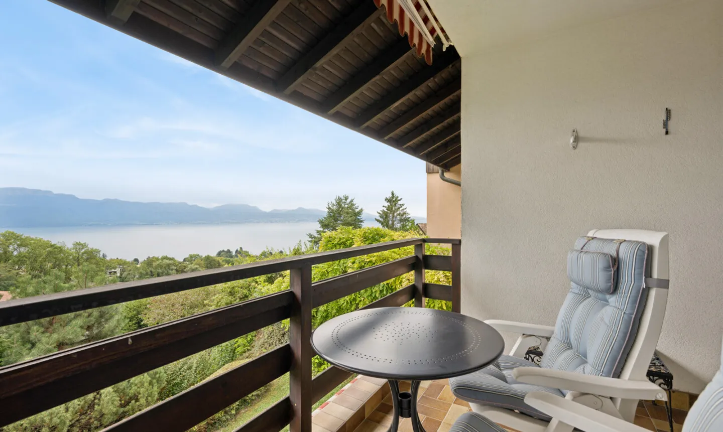 Familienhaus in Belmont-sur-Lausanne — Seeblick und Südostausrichtung - Foto 3 von 11
