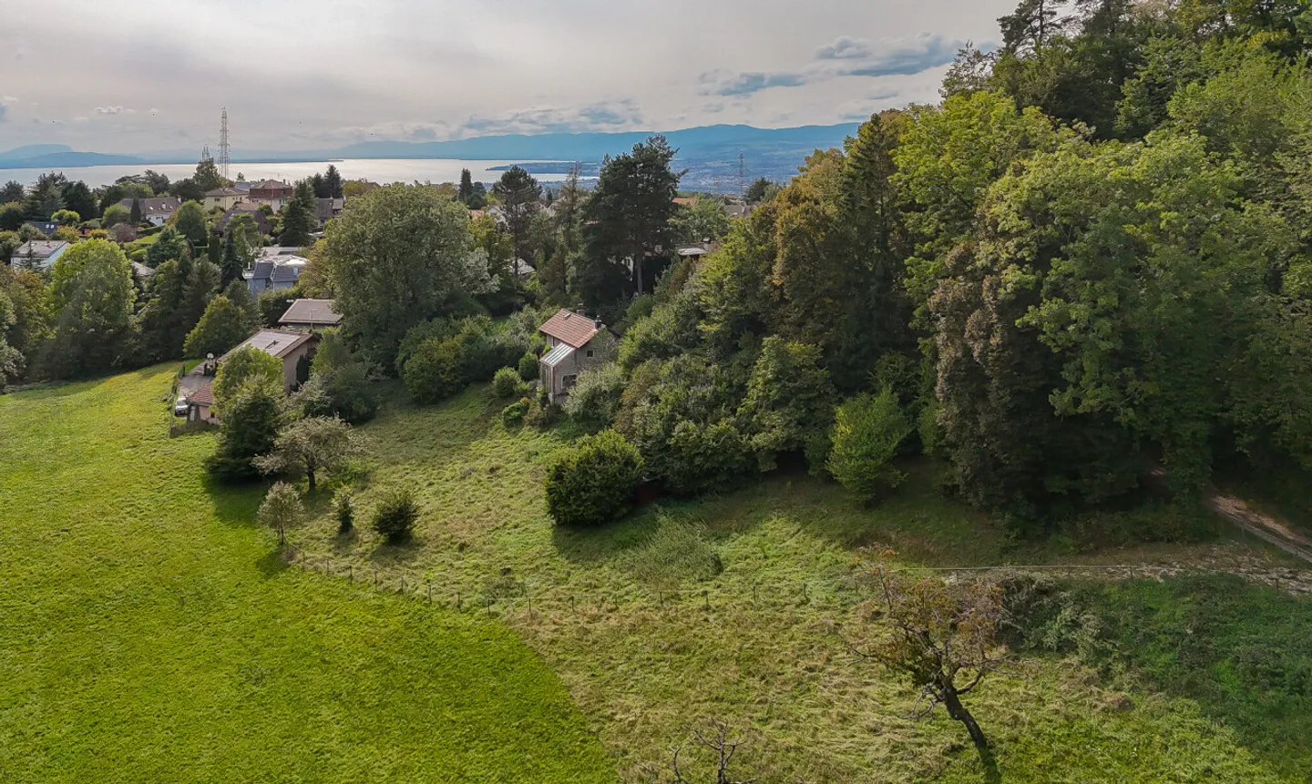 BAUBARES GRUNDSTÜCK MIT PROJEKT FÜR 2 WOHNUNGEN + GRÜNFLÄCHE - Foto 1 von 11