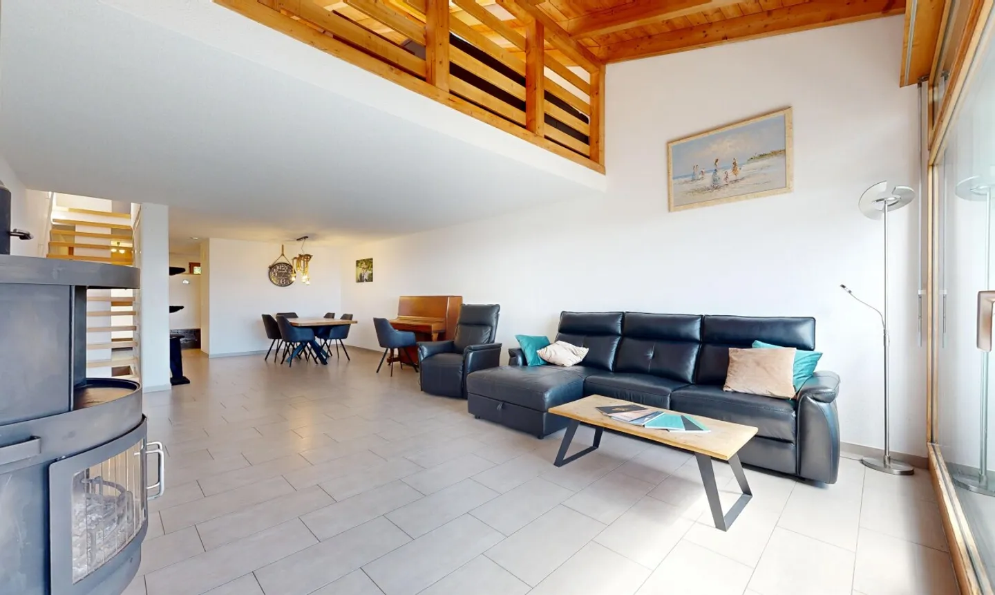 Maison de ville 5.5 pièces avec excellent aménagement et vue dégagée - Photo 3 sur 11