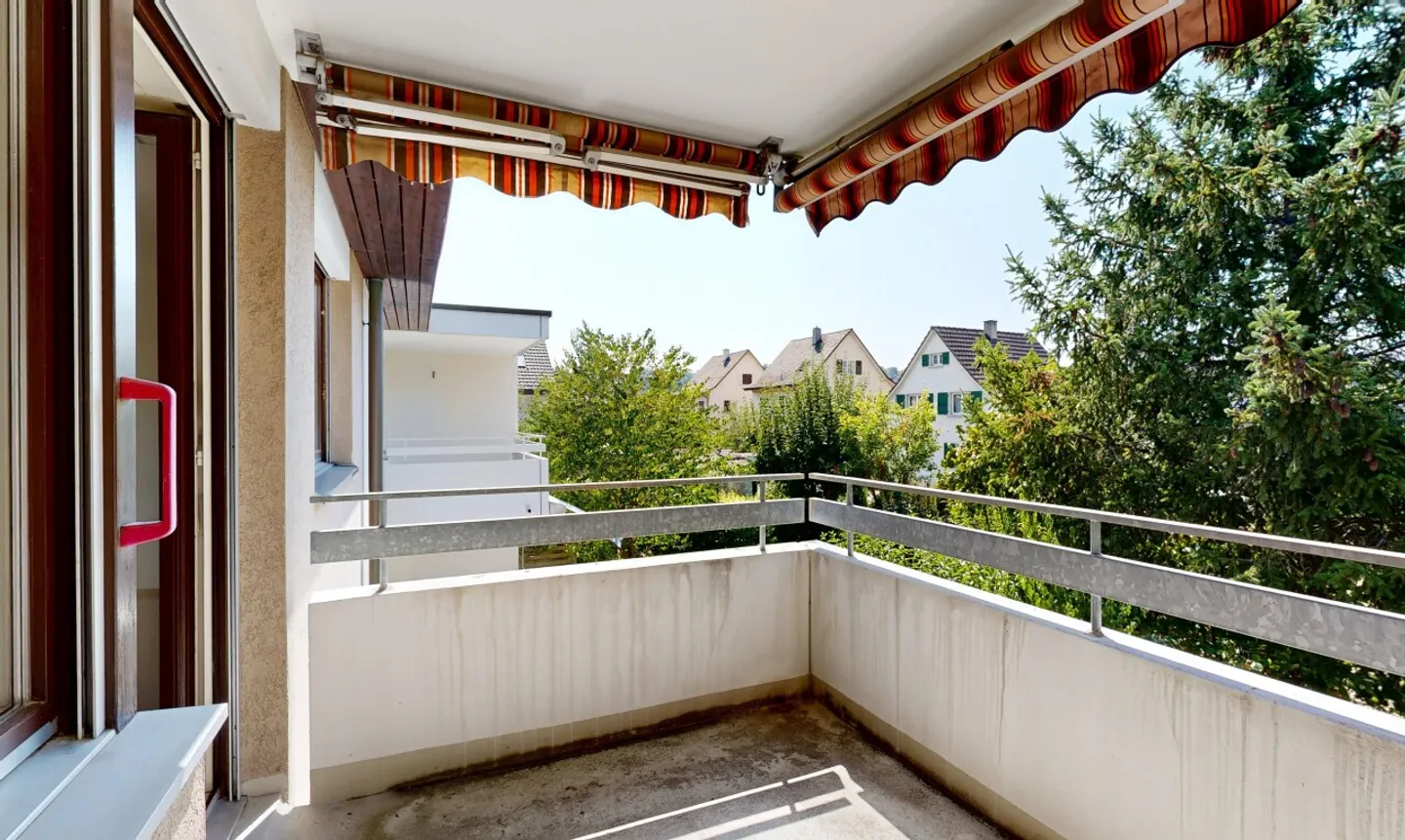 Semi-Detached House with Garden and Great Design Potential - Photo 9 of 11