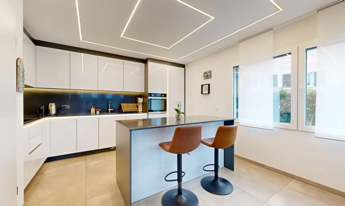 Contemporary Villa in Ursy - Photo 4 of 11