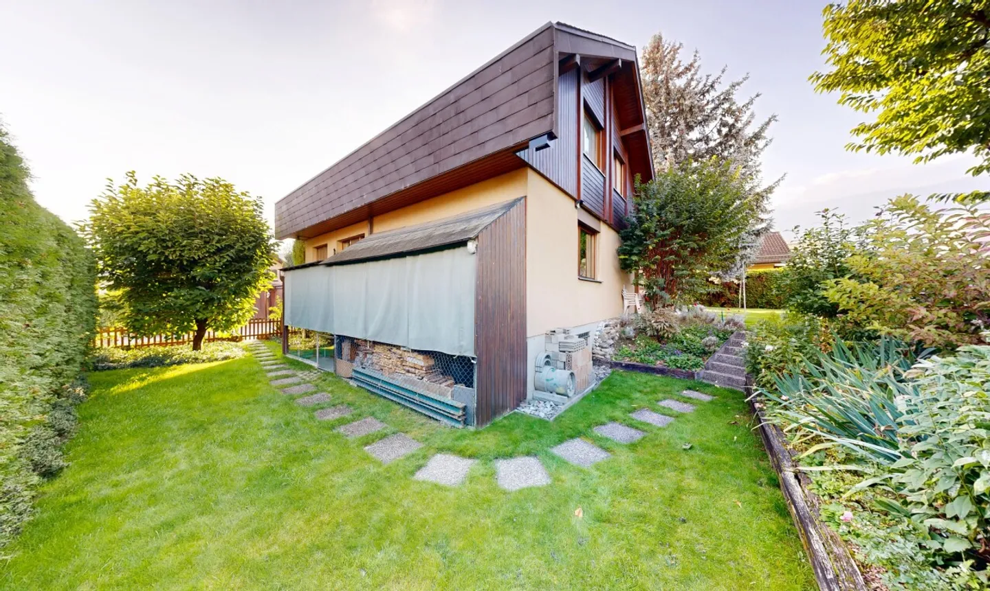 Casa affascinante con un bel spazio esterno e una veranda - Foto 4 di 11