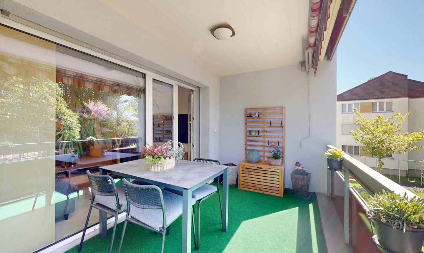 Spacious 5.5 rooms with careful renovations in Marin-Epagnier - Photo 1 of 11