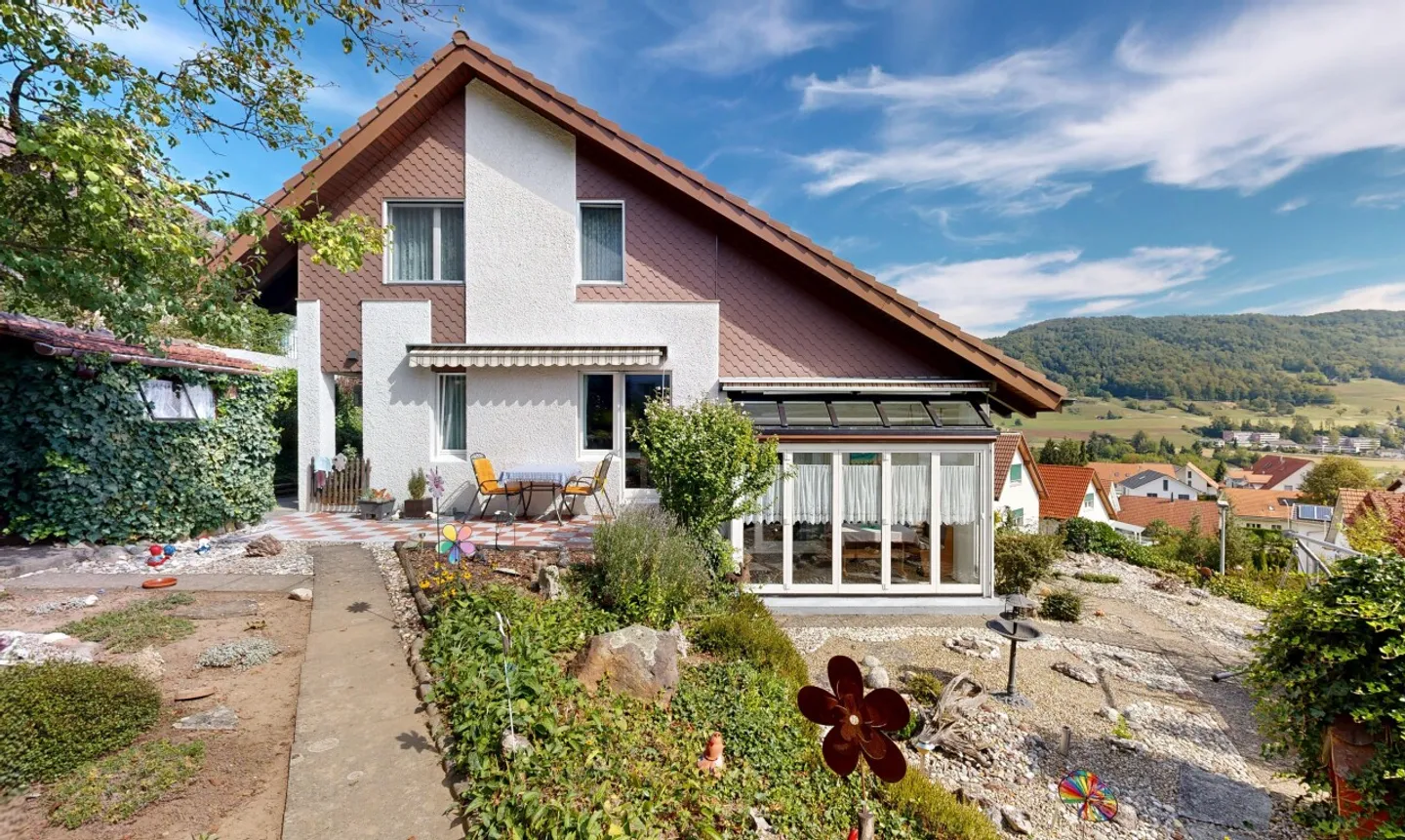 Detached Family Home with Views - Photo 1 of 11
